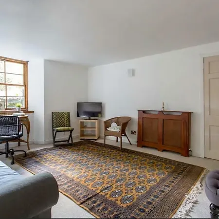 2 Bedroom Georgian Apt W/ Garden Minutes From Centre * אדינבורו