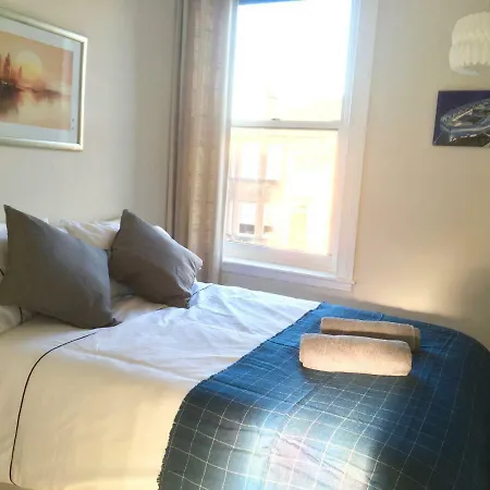 Apartment Cosy Cottage: Private Garden & Off-street Parking Edinburgh