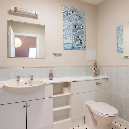 Apartamento Modern Large Family With Private Parking Edimburgo
