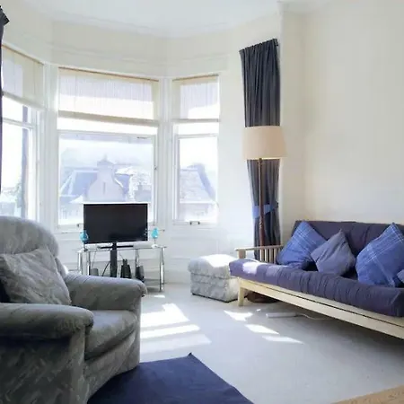 Traditional Flat In Affluent Morningside Area Edinburgh