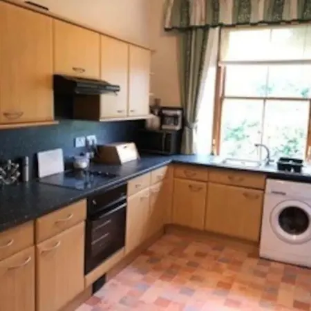 Traditional Flat In Affluent Morningside Area Apartment