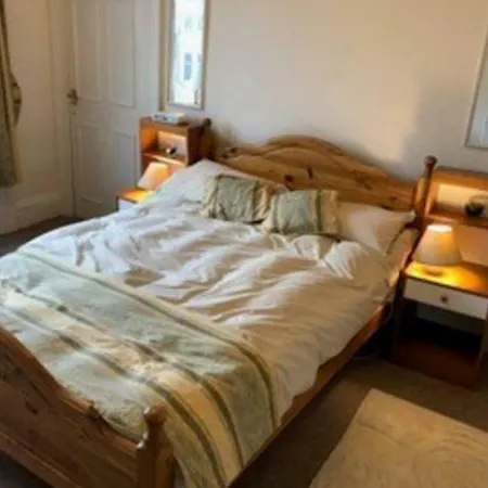 Traditional Flat In Affluent Morningside Area Apartment *