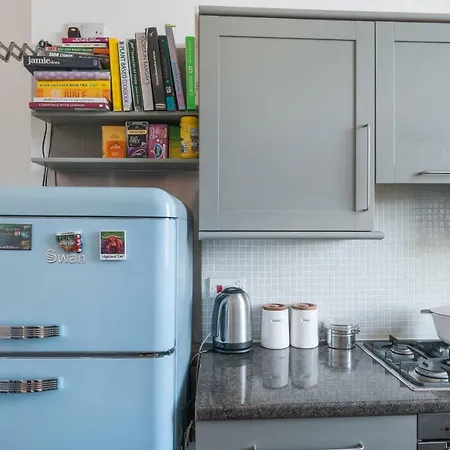 Large Designer's Flat Near Park And The Shore, Free Parking * Edinburgh