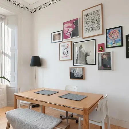 Large Designer's Flat Near Park And The Shore, Free Parking *