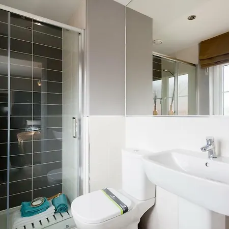 בית נופש Showhouse