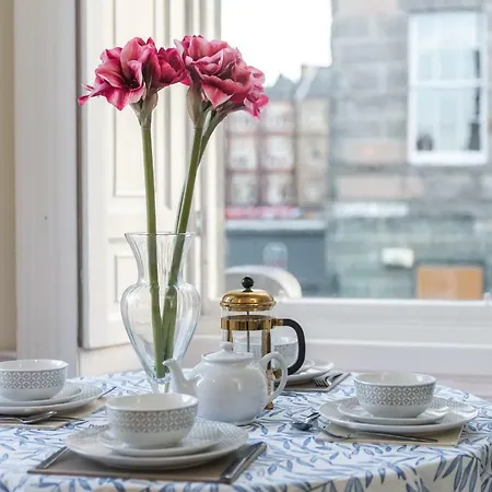 Апартаменты Charming, & Spacious Georgian 3 Bed Эдинбург