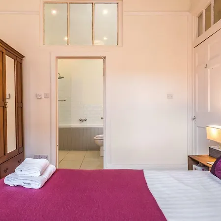 Charming, & Spacious Georgian 3 Bed *