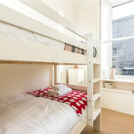 Charming, & Spacious Georgian 3 Bed إدنبرة