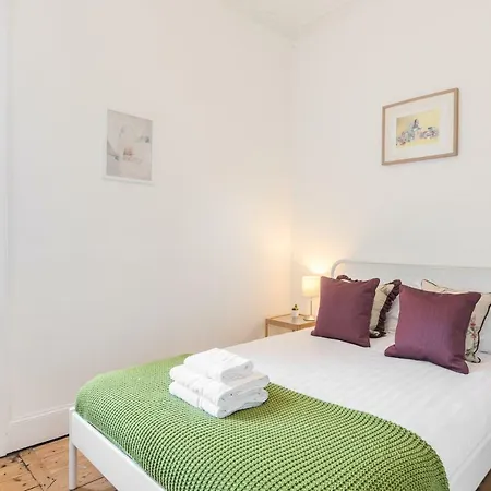 Fashionable And Spacious Portobello