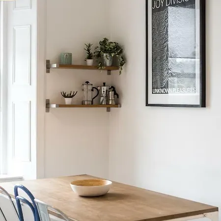 Fashionable And Spacious Portobello شقة