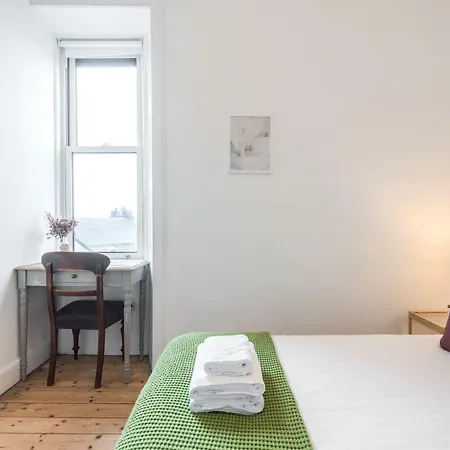Fashionable And Spacious Portobello Διαμέρισμα *