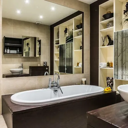 Relaxing, Central And Luxurious City Central Apt *