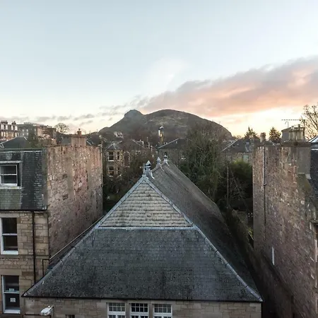 Apartamento Modern Large Family With Private Parking Edimburgo