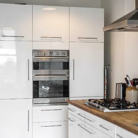 Fashionable And Spacious Portobello Διαμέρισμα