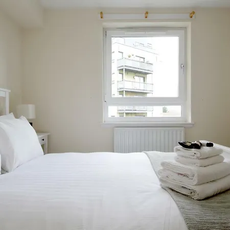 Hawkhill 9 - Contemporary And Secure Parking * Edinburgh