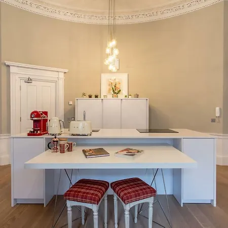 Elegant & Spacious 1 Bed In City Centre Appartamento *
