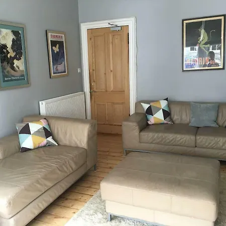 Spacious Four-bedroom Ground Floor City Centre Apartment *
