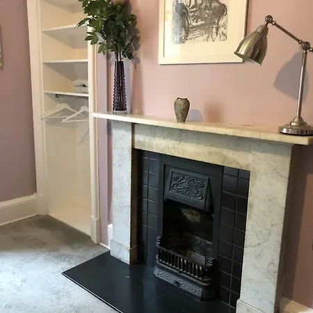 Spacious Four-bedroom Ground Floor City Centre Apartment *