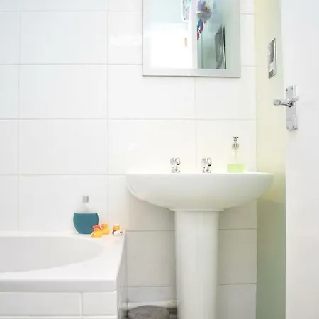 Homely, Contemporary And Bright 1br Apartment! Edimburgo