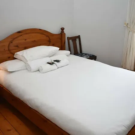 2br Flat In Affluent Morningside דירה *