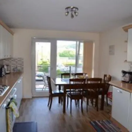 Spacious 3br Great Links To City! + Lift Appartement *