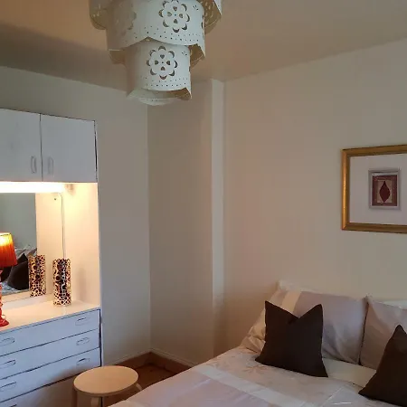 54 M2, 3 Yatak Odalı, 1 Banyolu Daire, Corstorphine Bölgesinde Edinburgh