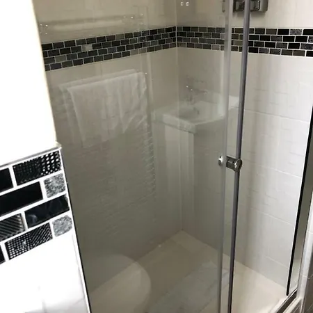 City Centre Retreat ✰ Great Location✰ Free Parking *