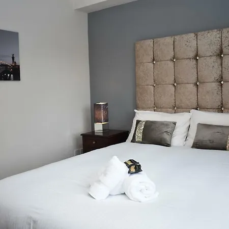 Hawkhill 15 - Bright And Spacious With Secure Parking Apartment *