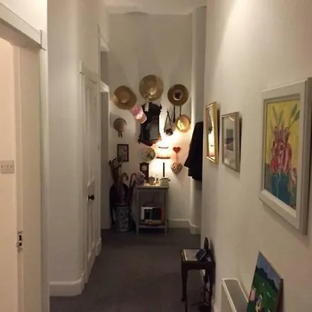 Apartment 5 Star Beautiful & Vintage, Spacious In Chic Location! Edinburgh