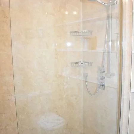 Two Bed City Centre With Private Parking *