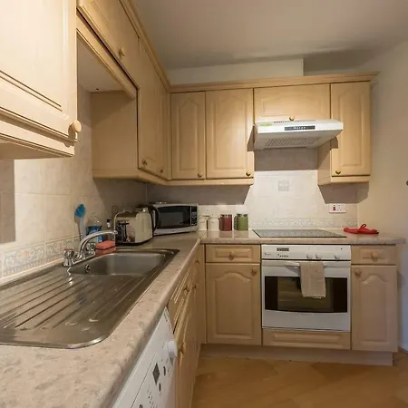 Two Bed City Centre With Private Parking *