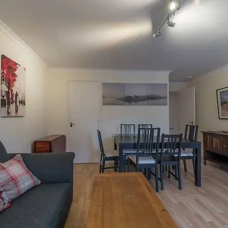 Two Bed City Centre With Private Parking *