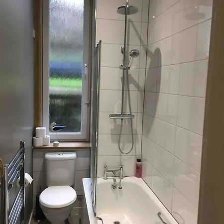 Apartment Fabulous Bright Central 2 Bed Flat - Great Value! *
