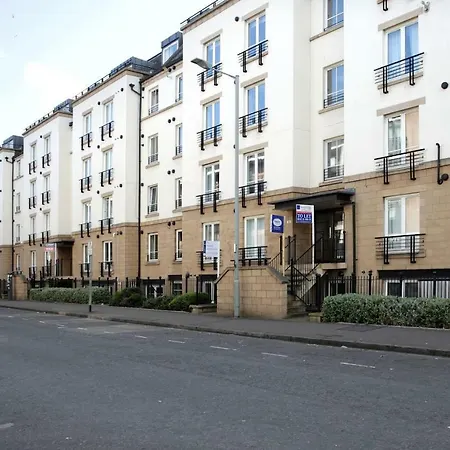Spacious & Modern Two Bed Ground Floor Apartment! Edinburgh
