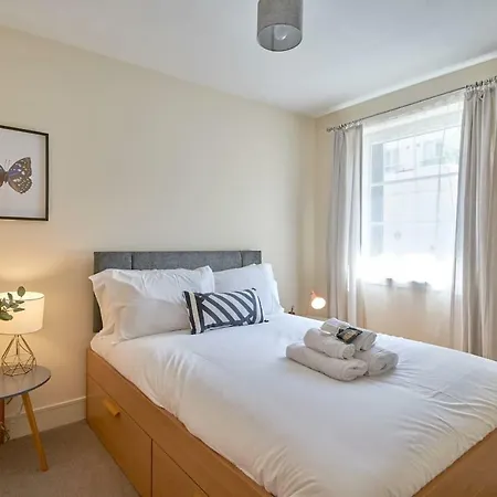 Spacious & Modern Two Bed Ground Floor Apartment! Edinburgh