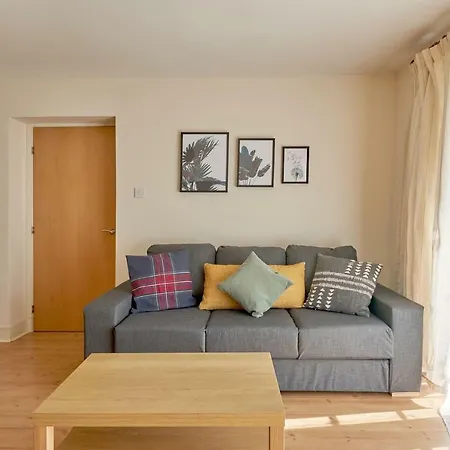 Spacious & Modern Two Bed Ground Floor Apartment! Edinburgh