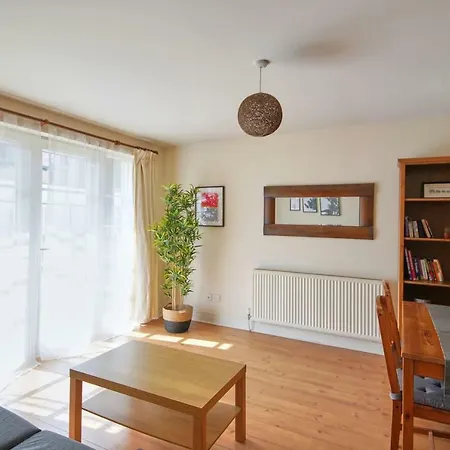 Apartment Spacious & Modern Two Bed Ground Floor Apartment! Edinburgh