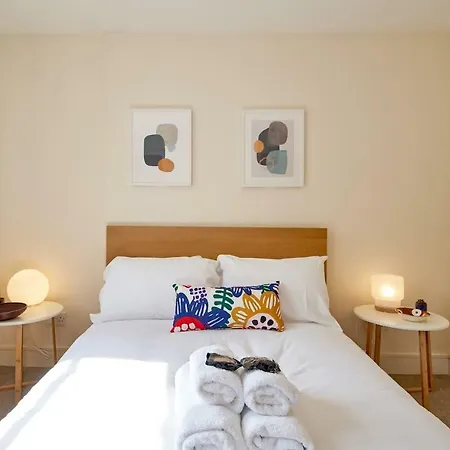 Spacious & Modern Two Bed Ground Floor Apartment! Apartment Edinburgh