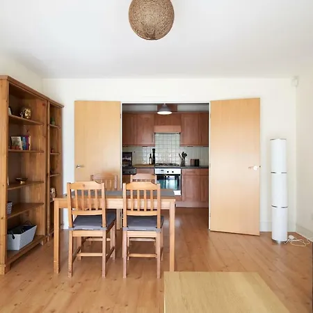 Apartment Spacious & Modern Two Bed Ground Floor Apartment!