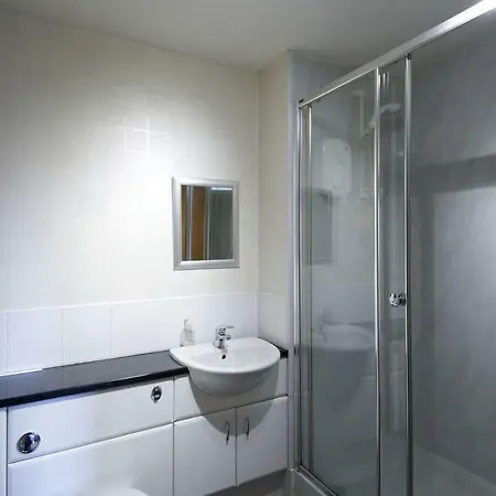 Homely 2br Apt In Residential Eastern شقة *