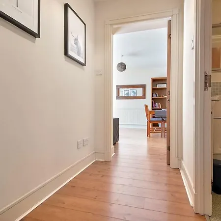 Apartment Spacious & Modern Two Bed Ground Floor Apartment! Edinburgh
