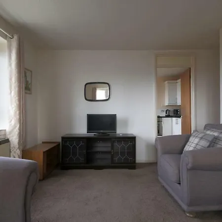 Homely 2br Apt In Residential Eastern شقة إدنبرة