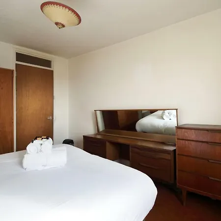 Homely 2br Apt In Residential Eastern * إدنبرة