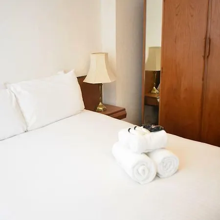 Homely 2br Apt In Residential Eastern * إدنبرة