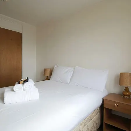 Homely 2br Apt In Residential Eastern * إدنبرة