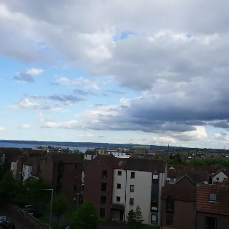 Bright And Spacious Flat By The Sea - Portobello Apartament *