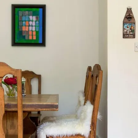 公寓 Lovely New Town 2-bedroom Flat With Fireplace *