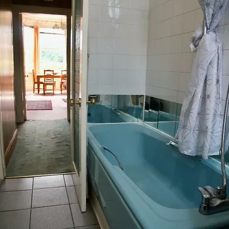 Victorian 3 Bedroom With Free Parking And Private Garden *