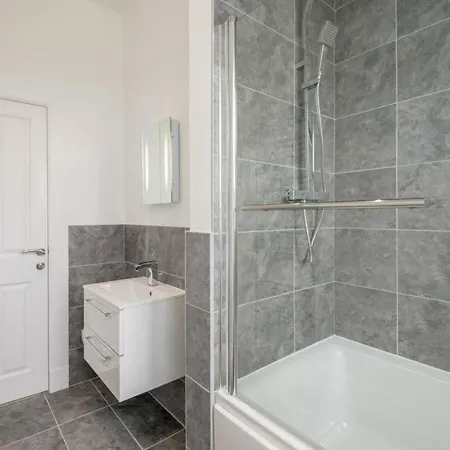 Newly Refurbished Duplex In City Centre