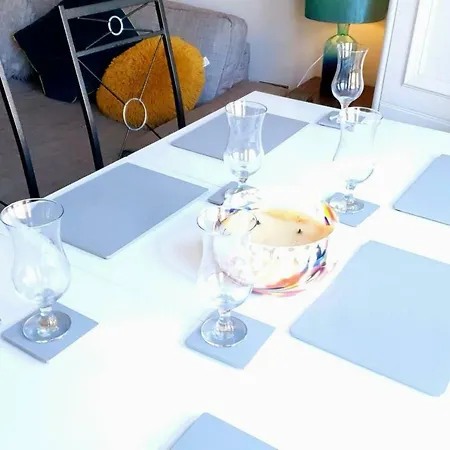 Newly Refurbished Duplex In City Centre *